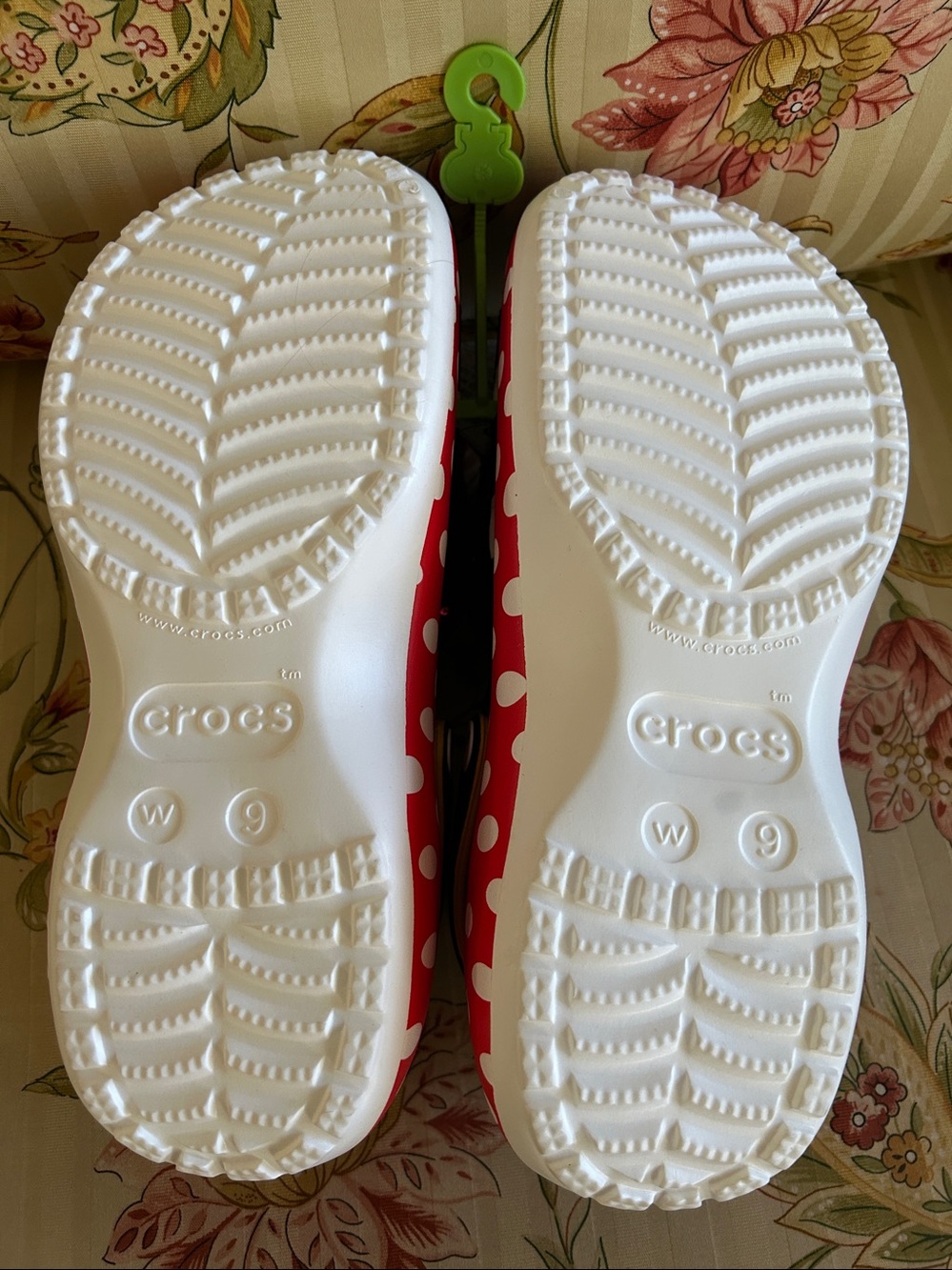 Minnie Mouse Disney Crocs NEW - Picture 7 of 9